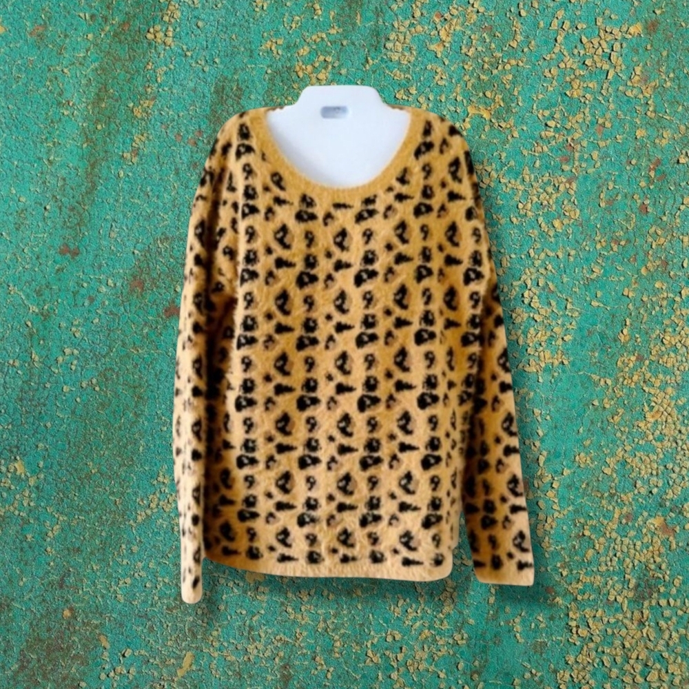 Andree by Unit | NWOT | Tan/Black Leopard Print Fuzzy Knit Sweater (SIZE M)